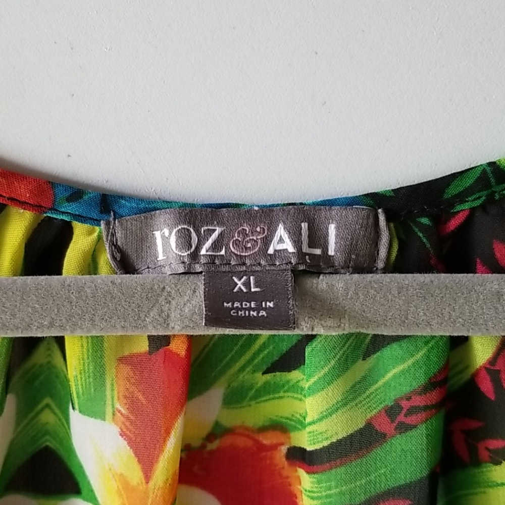 Top - Picture 2 of 4